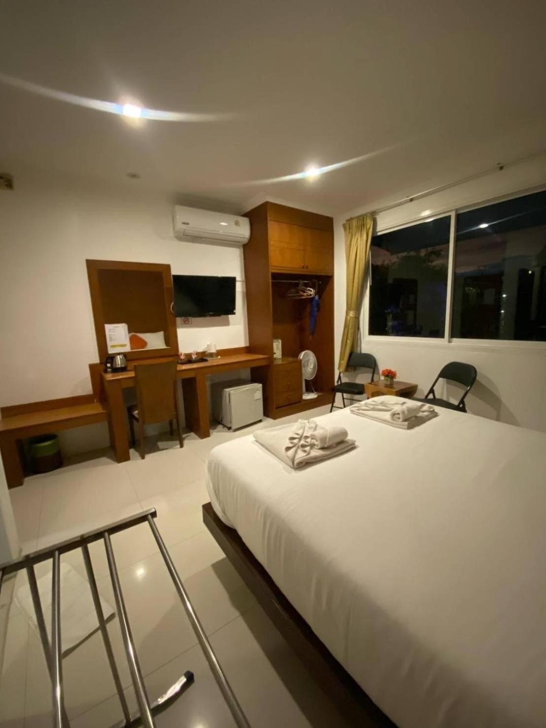 Hotel Sukcheewa Residencia Phuket Patong Habitación foto